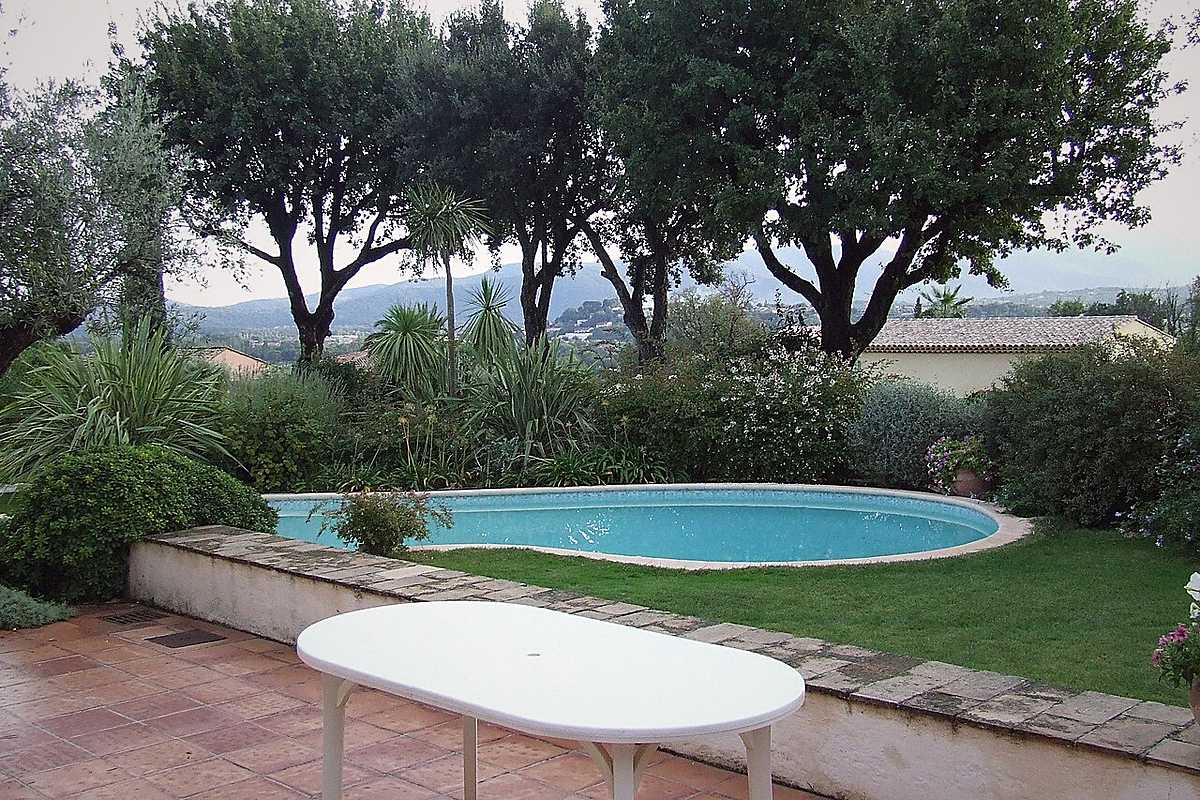 L'installation d'une piscine coque (photo d'illustration)